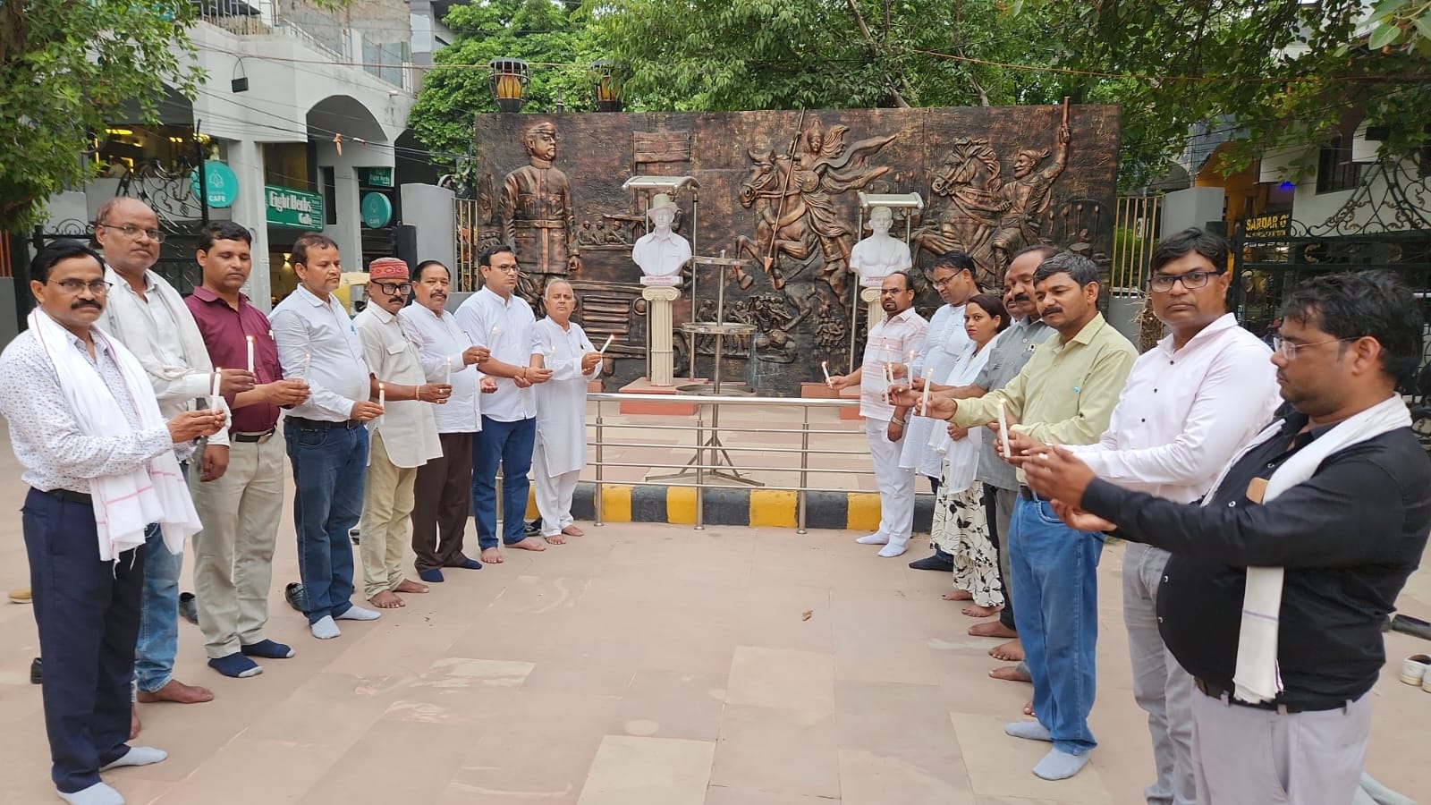 बसपा पार्षद दल नगर निगम आगरा ने विमान दुर्घटना में दिवंगतों की दी श्रंद्धाजलि